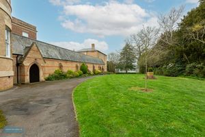 Communal Gardens- click for photo gallery